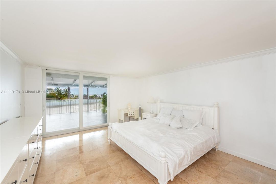 SPACIOUS MASTER BEDROOM WITH NORTH EAST EXPOSURE & BALCONY ACCESS