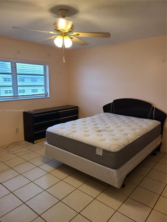 Recently Sold: $90,000 (1 beds, 1 baths, 720 Square Feet)