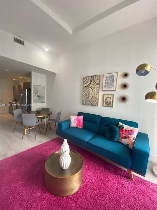 Recently Sold: $365,000 (1 beds, 1 baths, 607 Square Feet)