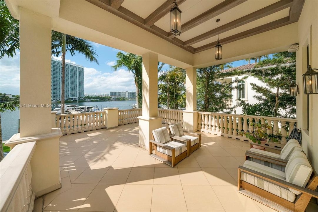 Recently Sold: $10,500,000 (5 beds, 6 baths, 5848 Square Feet)