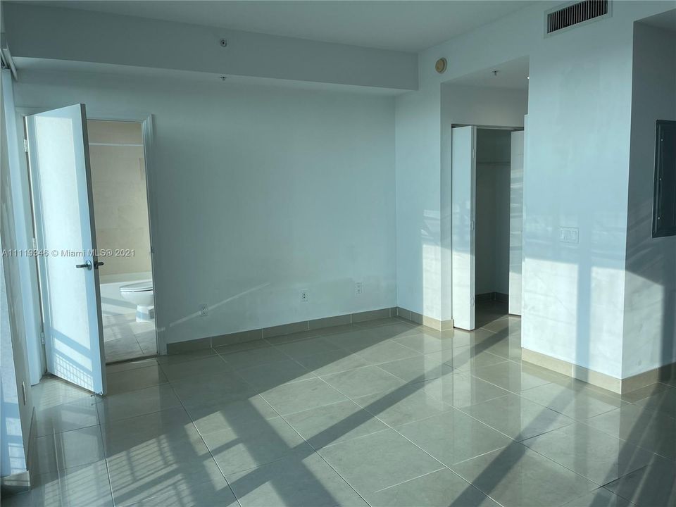 Recently Rented: $2,400 (0 beds, 1 baths, 488 Square Feet)
