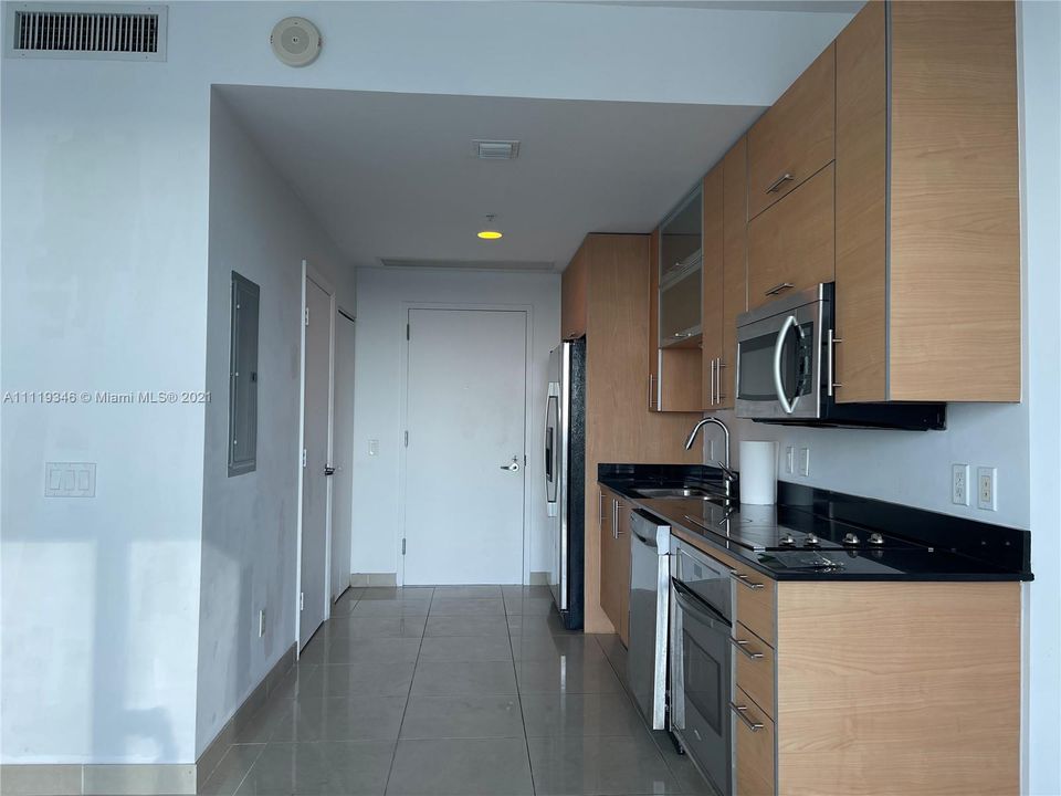 Recently Rented: $2,400 (0 beds, 1 baths, 488 Square Feet)