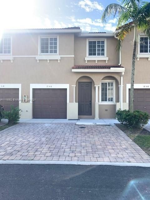 Recently Sold: $295,000 (3 beds, 2 baths, 1716 Square Feet)