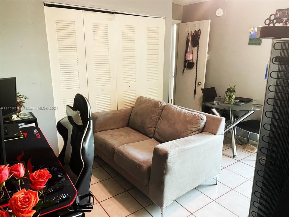 Recently Rented: $1,100 (1 beds, 1 baths, 1015 Square Feet)