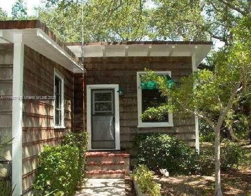 Vendido Recientemente: $775,000 (2 camas, 2 baños, 796 Pies cuadrados)