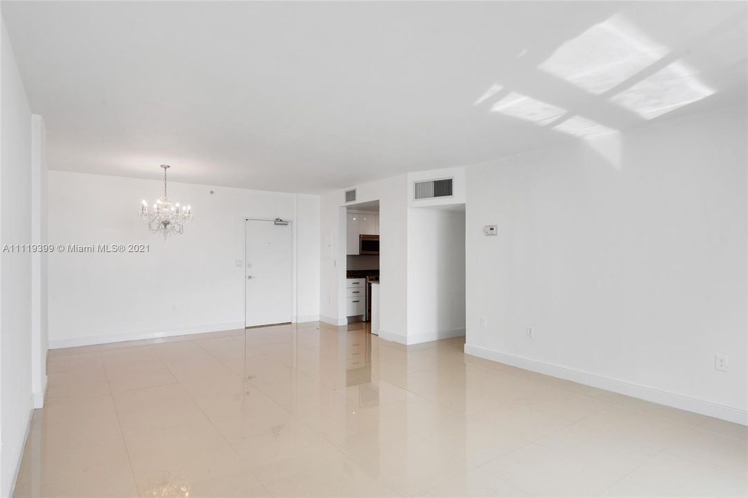 Recently Sold: $1,090,000 (2 beds, 2 baths, 1056 Square Feet)