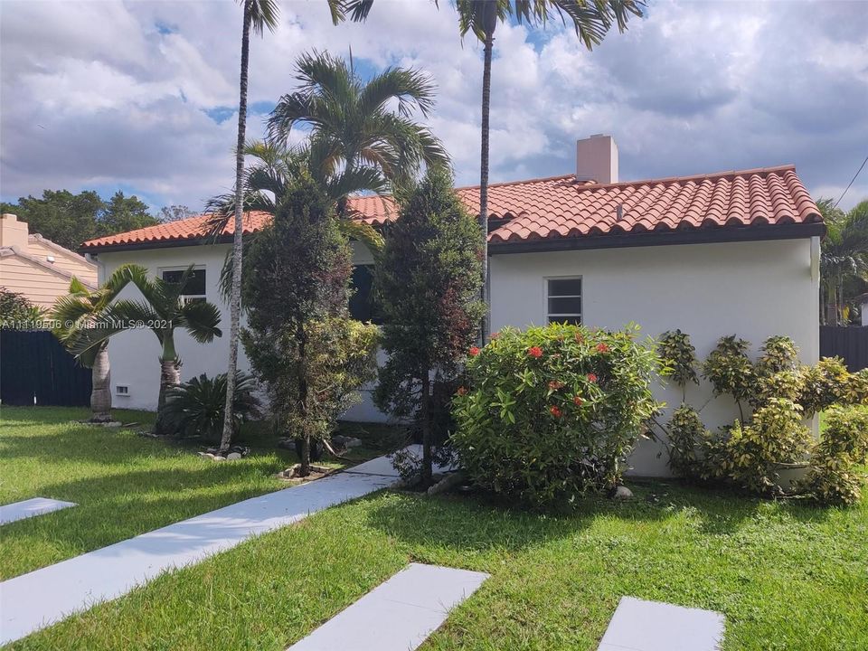 Vendido Recientemente: $690,000 (3 camas, 2 baños, 1286 Pies cuadrados)