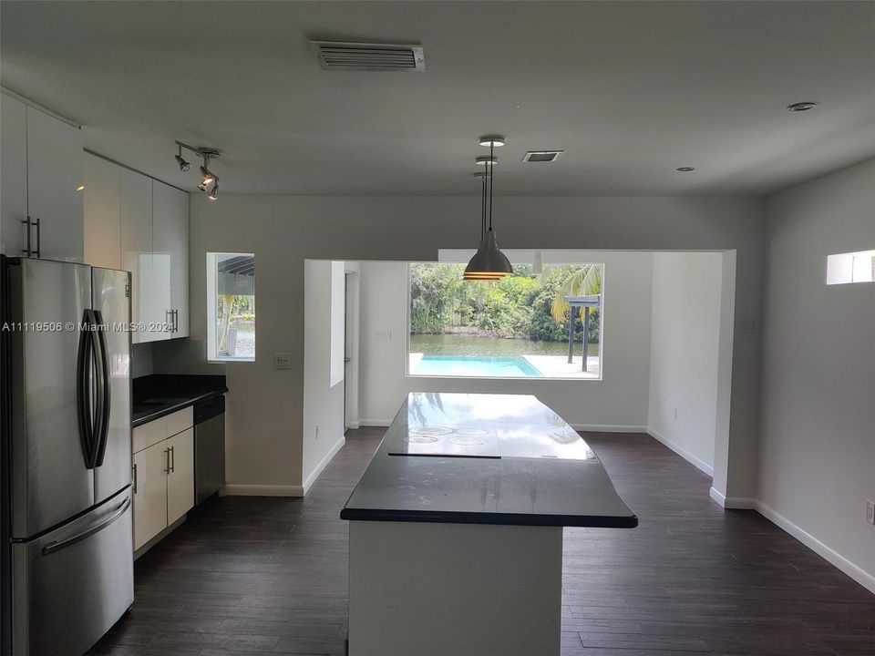 Vendido Recientemente: $690,000 (3 camas, 2 baños, 1286 Pies cuadrados)