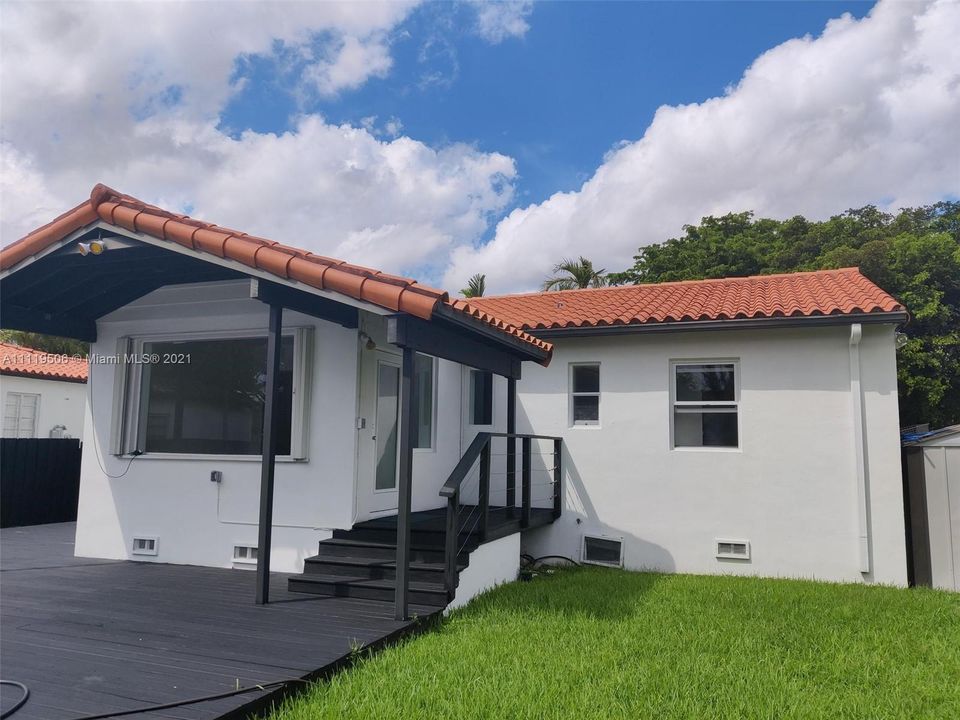 Vendido Recientemente: $690,000 (3 camas, 2 baños, 1286 Pies cuadrados)