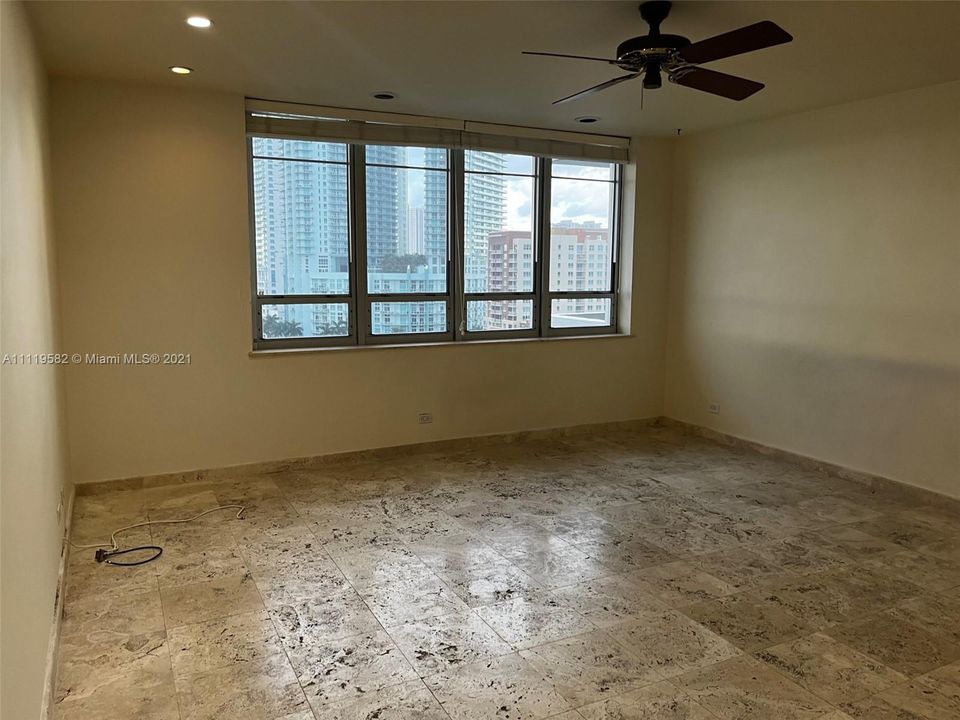 Recently Rented: $1,850 (1 beds, 1 baths, 826 Square Feet)