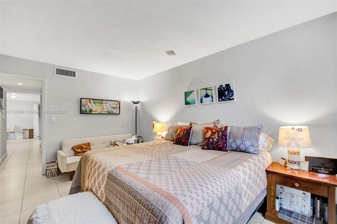 Recently Sold: $499,000 (2 beds, 2 baths, 1040 Square Feet)