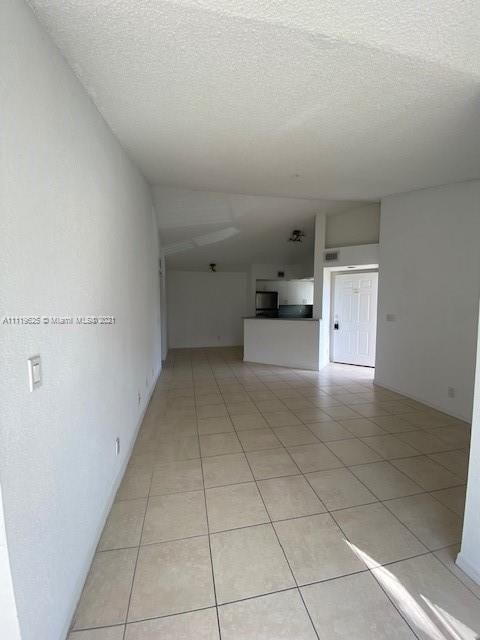 Recently Rented: $1,650 (2 beds, 2 baths, 963 Square Feet)