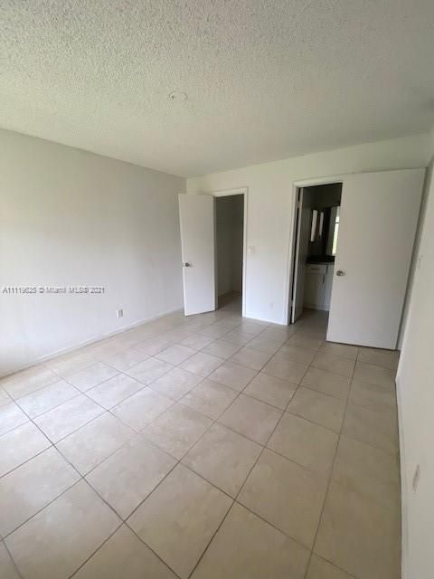 Recently Rented: $1,650 (2 beds, 2 baths, 963 Square Feet)