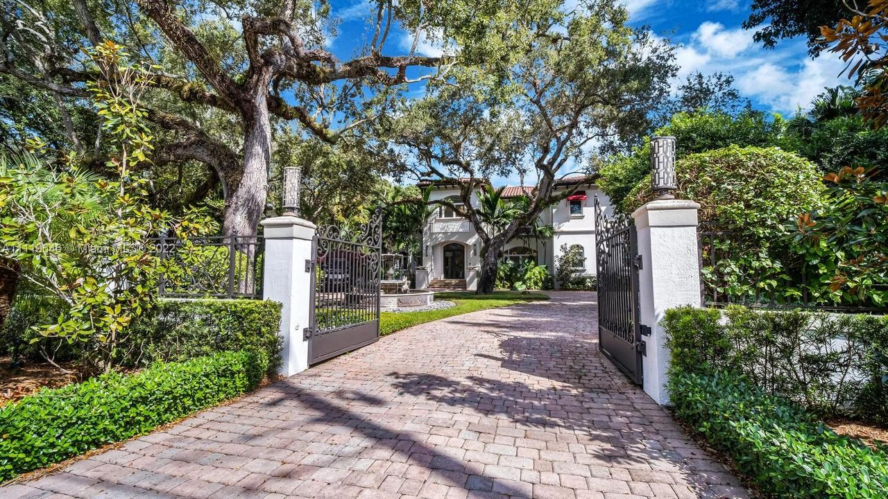 Recently Sold: $5,950,000 (6 beds, 7 baths, 7663 Square Feet)