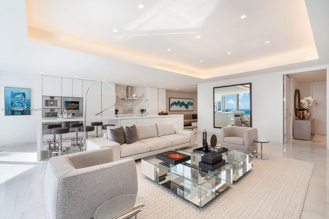 Recently Sold: $4,950,000 (3 beds, 3 baths, 2475 Square Feet)