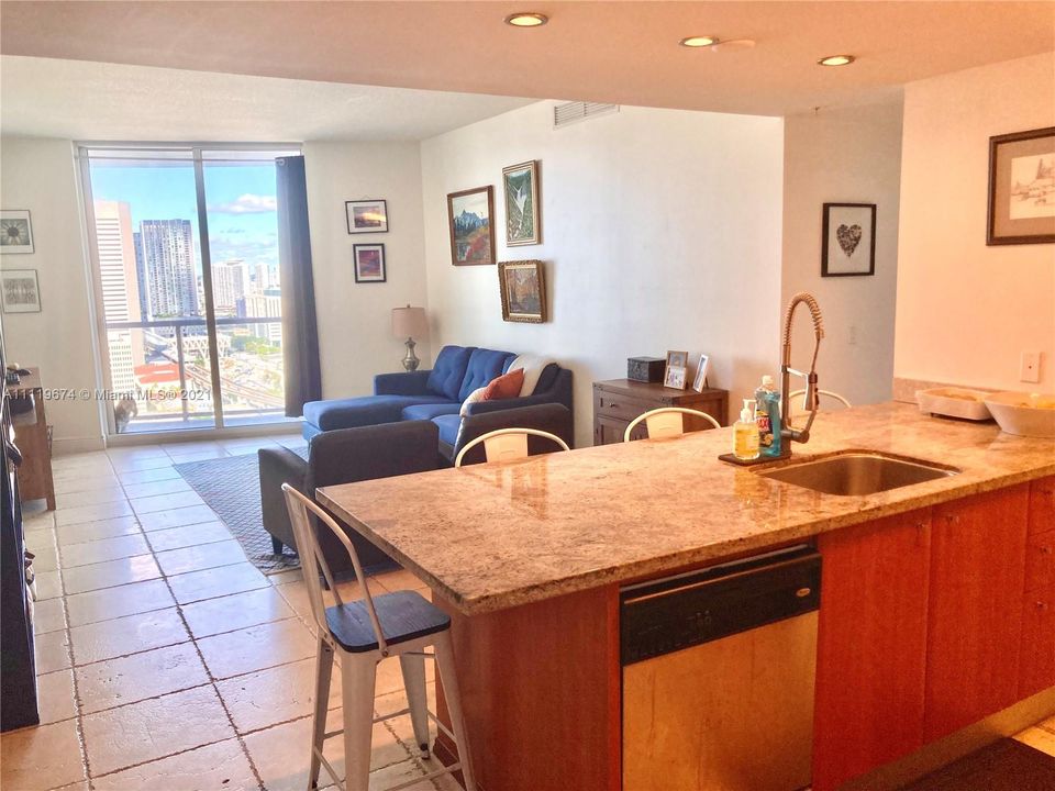 Recently Sold: $450,000 (2 beds, 2 baths, 1179 Square Feet)