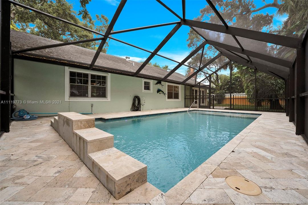 Recently Sold: $585,000 (3 beds, 2 baths, 1749 Square Feet)