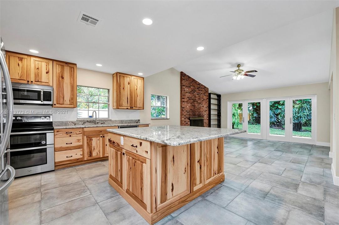 Recently Sold: $585,000 (3 beds, 2 baths, 1749 Square Feet)