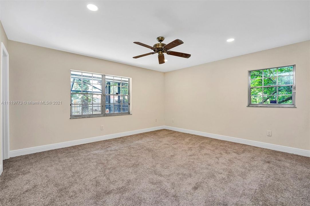 Recently Sold: $585,000 (3 beds, 2 baths, 1749 Square Feet)