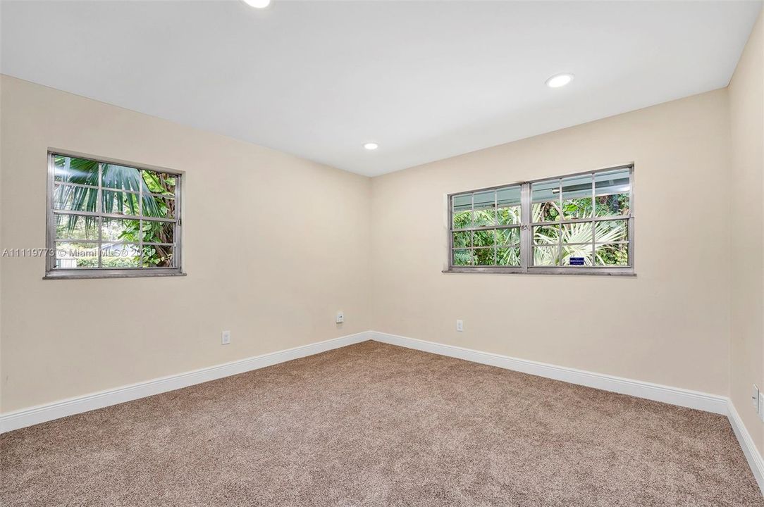 Recently Sold: $585,000 (3 beds, 2 baths, 1749 Square Feet)