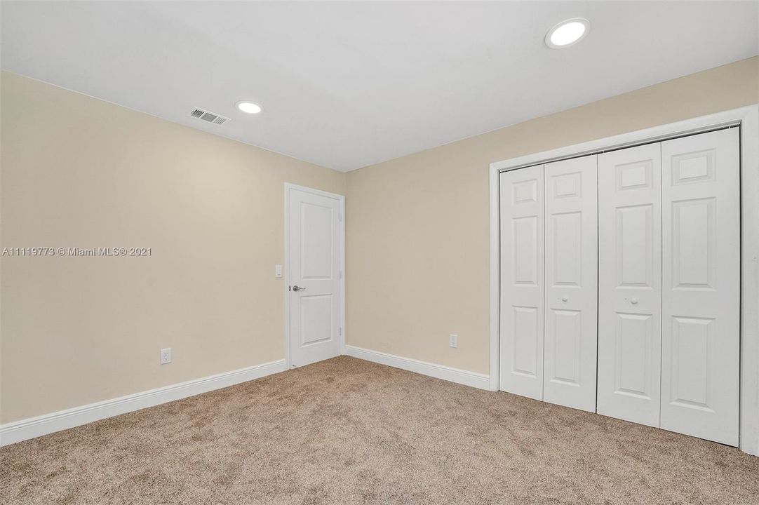 Recently Sold: $585,000 (3 beds, 2 baths, 1749 Square Feet)