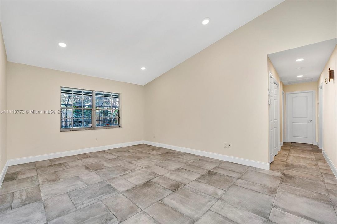 Recently Sold: $585,000 (3 beds, 2 baths, 1749 Square Feet)