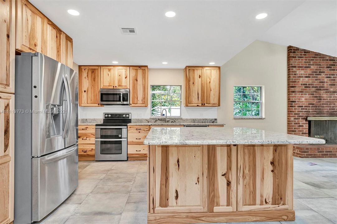 Recently Sold: $585,000 (3 beds, 2 baths, 1749 Square Feet)