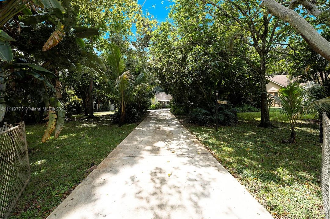 Recently Sold: $585,000 (3 beds, 2 baths, 1749 Square Feet)