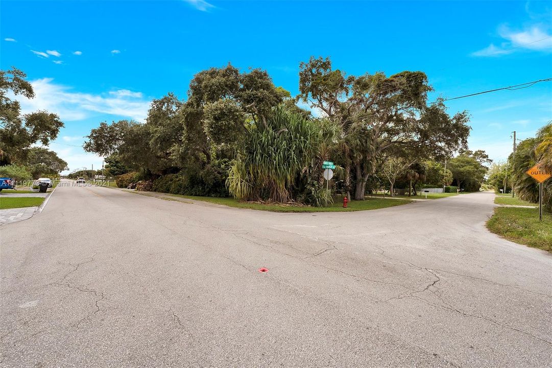 Recently Sold: $585,000 (3 beds, 2 baths, 1749 Square Feet)