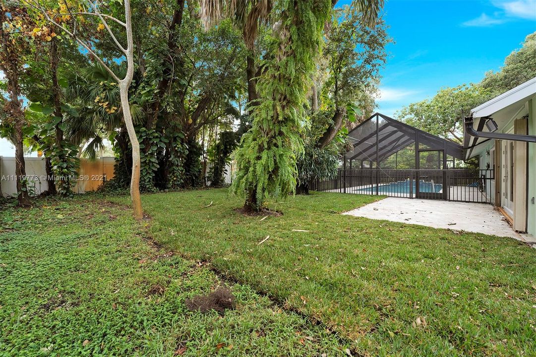 Recently Sold: $585,000 (3 beds, 2 baths, 1749 Square Feet)