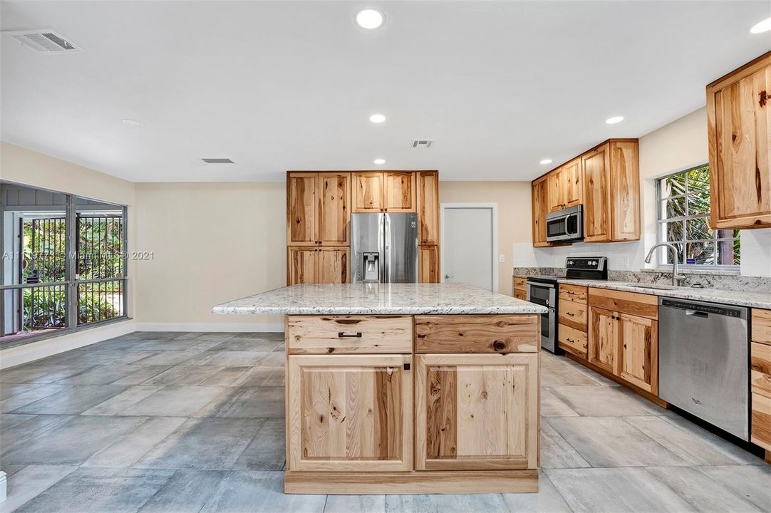 Recently Sold: $585,000 (3 beds, 2 baths, 1749 Square Feet)