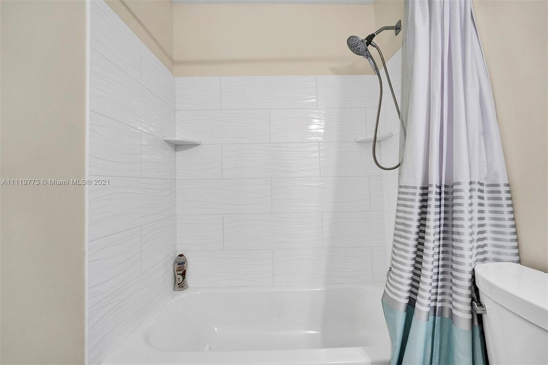 Recently Sold: $585,000 (3 beds, 2 baths, 1749 Square Feet)