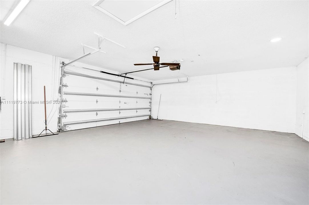 Recently Sold: $585,000 (3 beds, 2 baths, 1749 Square Feet)