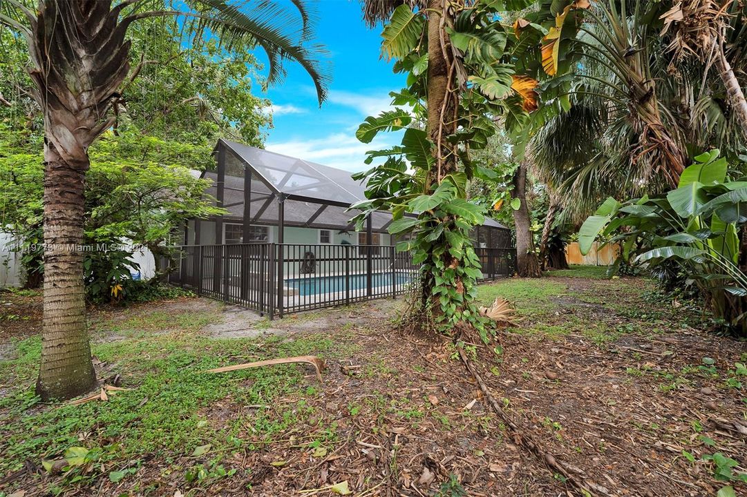 Recently Sold: $585,000 (3 beds, 2 baths, 1749 Square Feet)