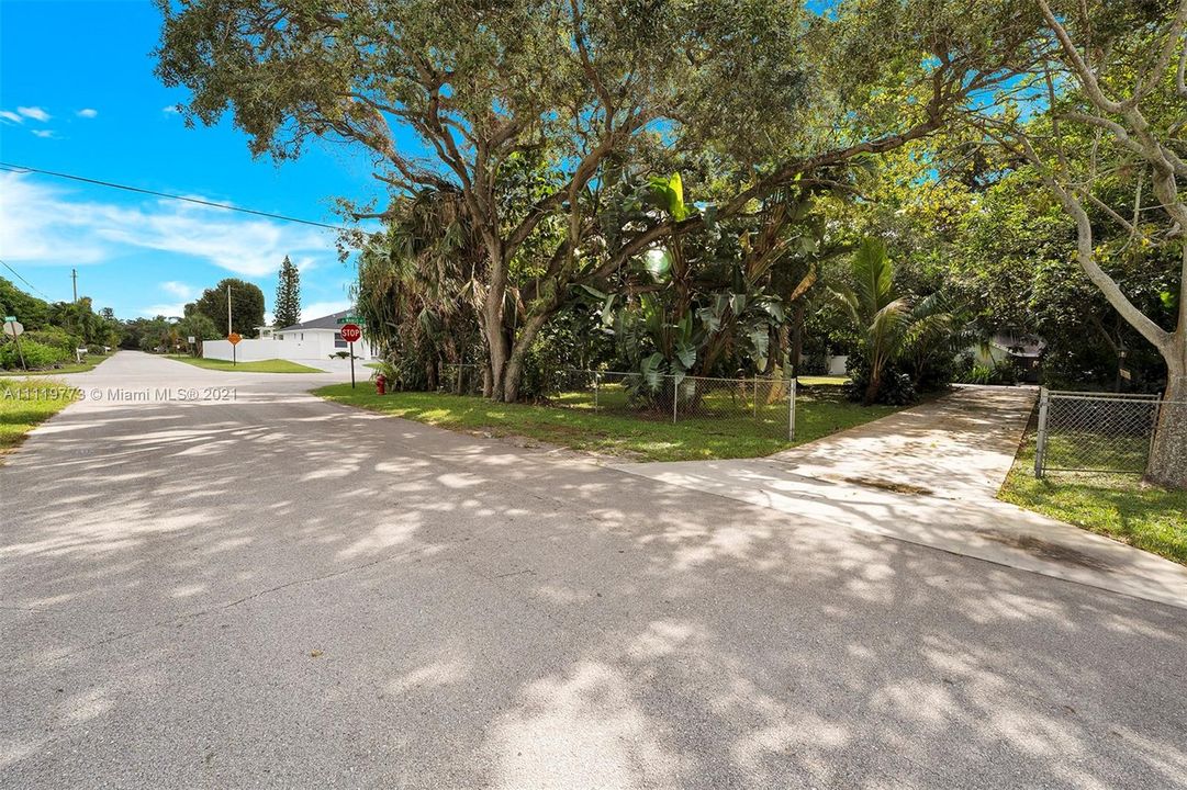 Recently Sold: $585,000 (3 beds, 2 baths, 1749 Square Feet)