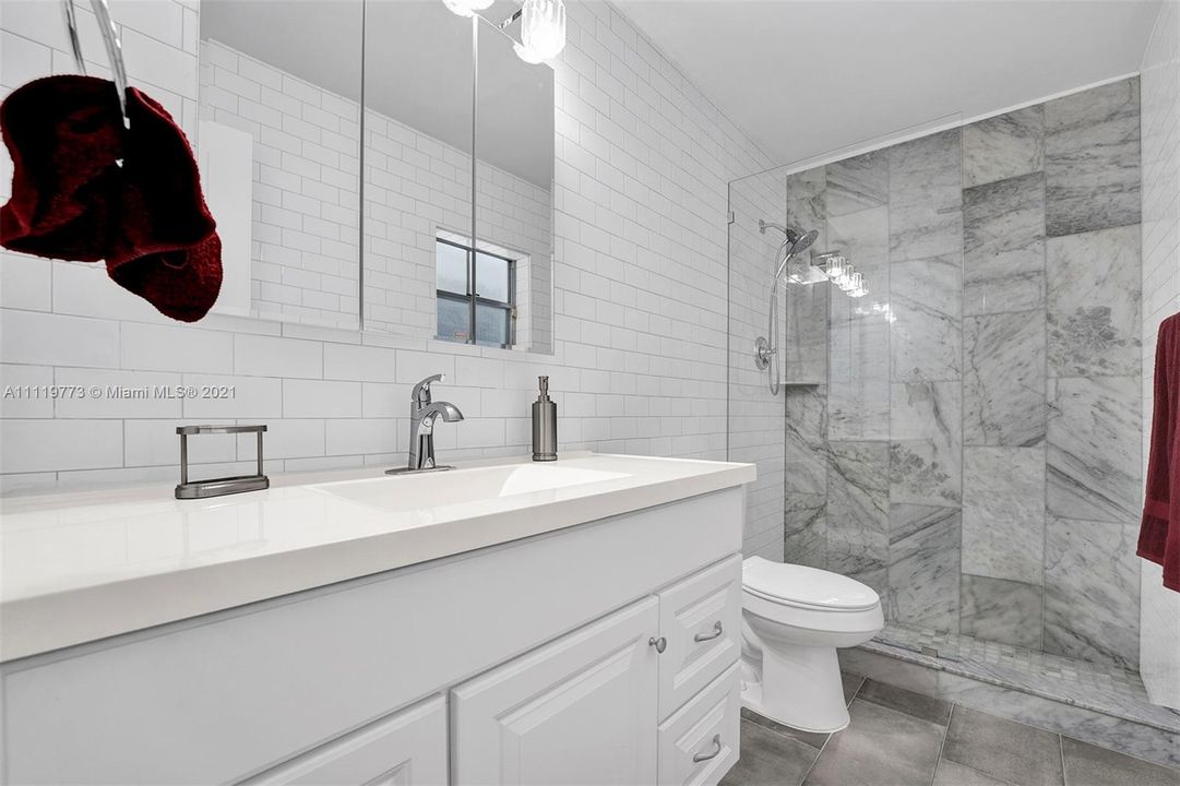 Recently Sold: $585,000 (3 beds, 2 baths, 1749 Square Feet)