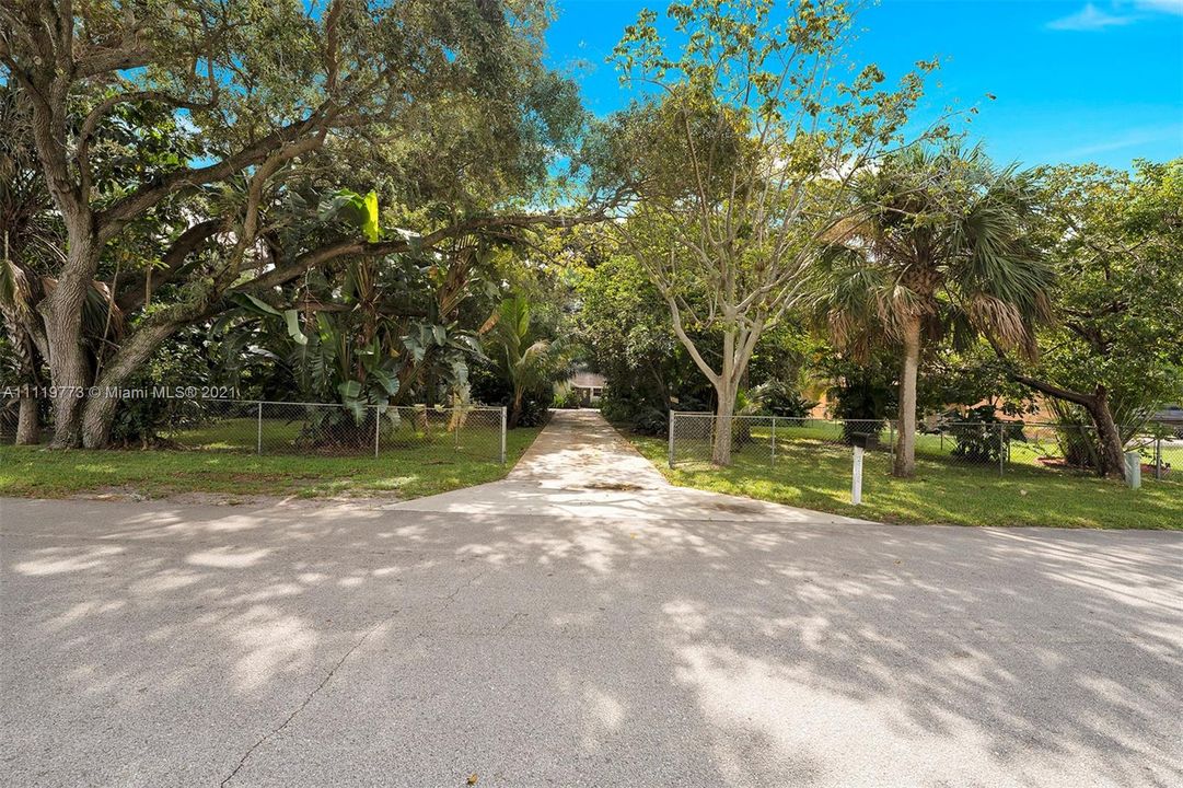 Recently Sold: $585,000 (3 beds, 2 baths, 1749 Square Feet)