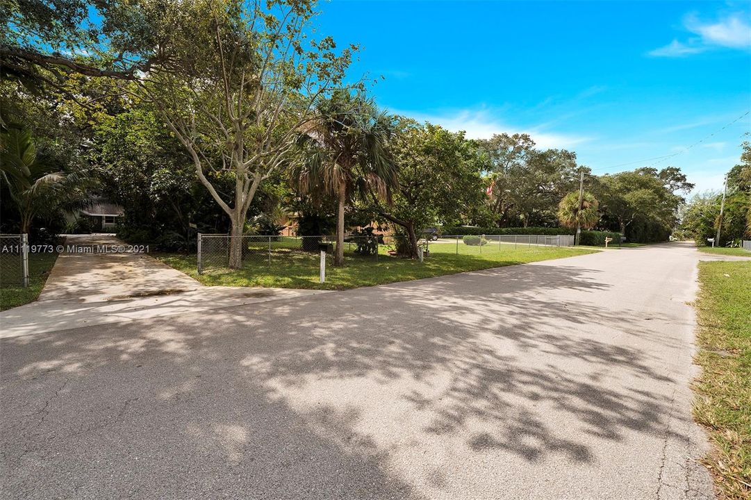 Recently Sold: $585,000 (3 beds, 2 baths, 1749 Square Feet)