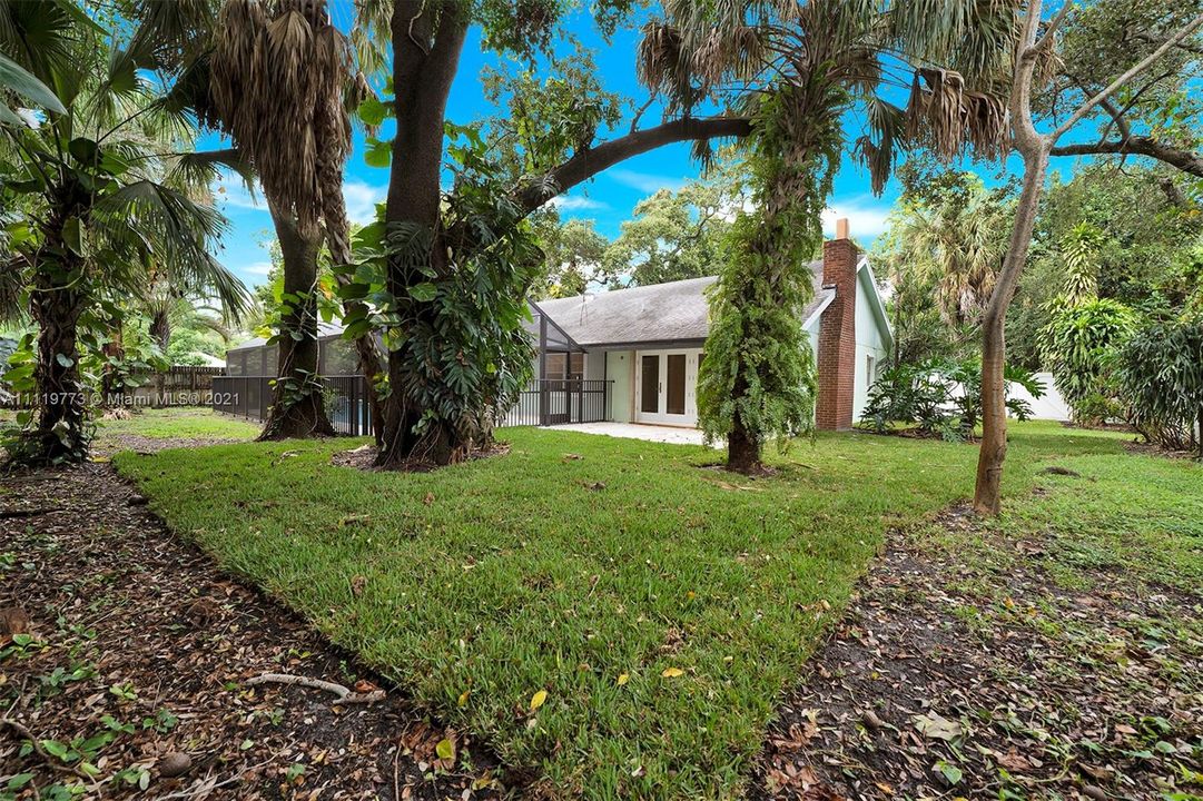 Recently Sold: $585,000 (3 beds, 2 baths, 1749 Square Feet)