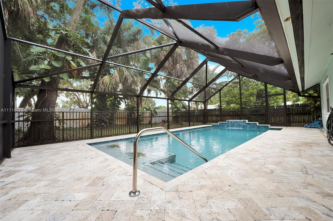 Recently Sold: $585,000 (3 beds, 2 baths, 1749 Square Feet)