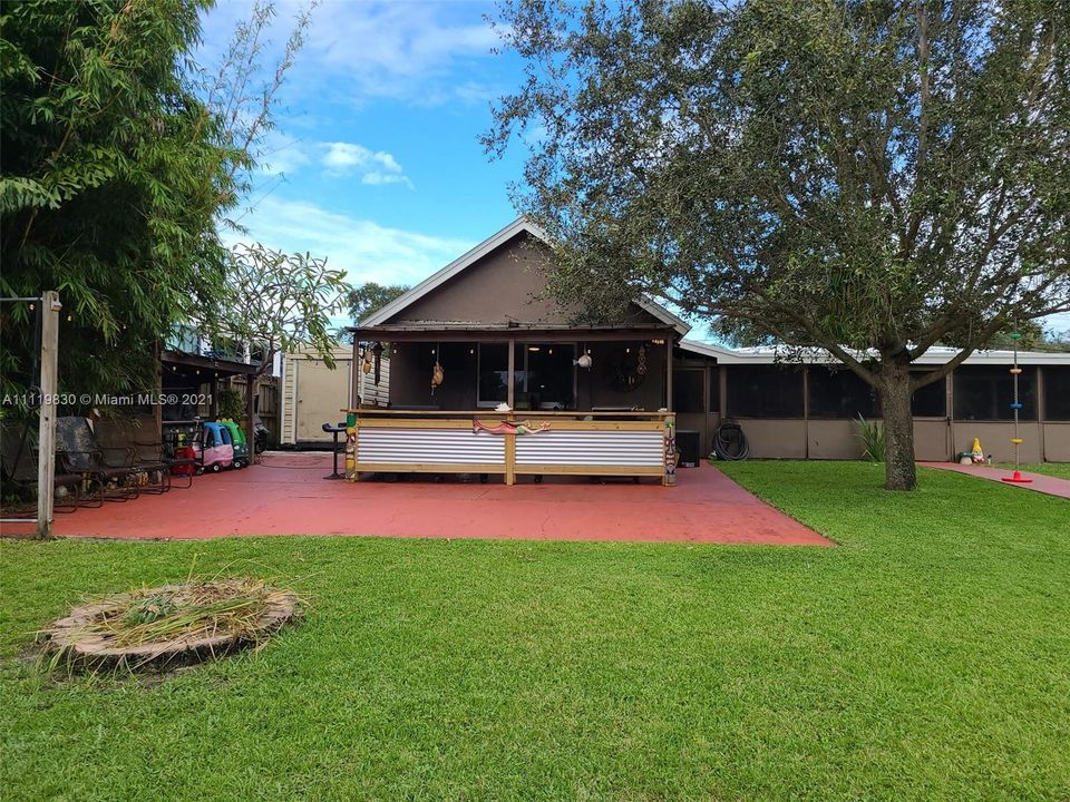 Recently Sold: $480,000 (3 beds, 2 baths, 1922 Square Feet)