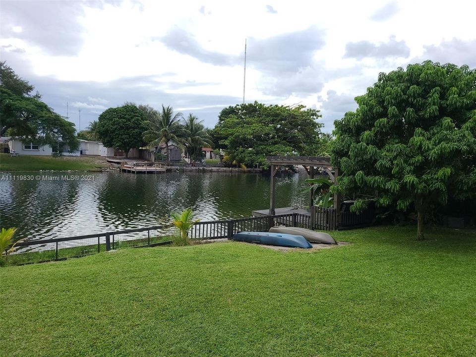 Recently Sold: $480,000 (3 beds, 2 baths, 1922 Square Feet)