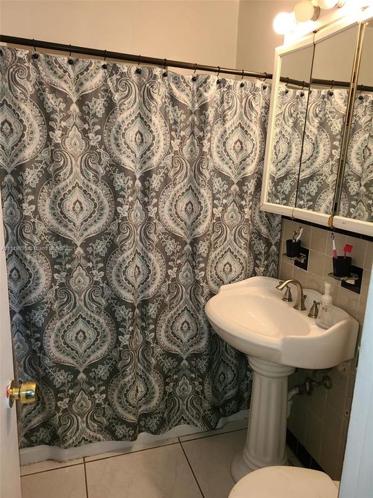 Recently Sold: $480,000 (3 beds, 2 baths, 1922 Square Feet)