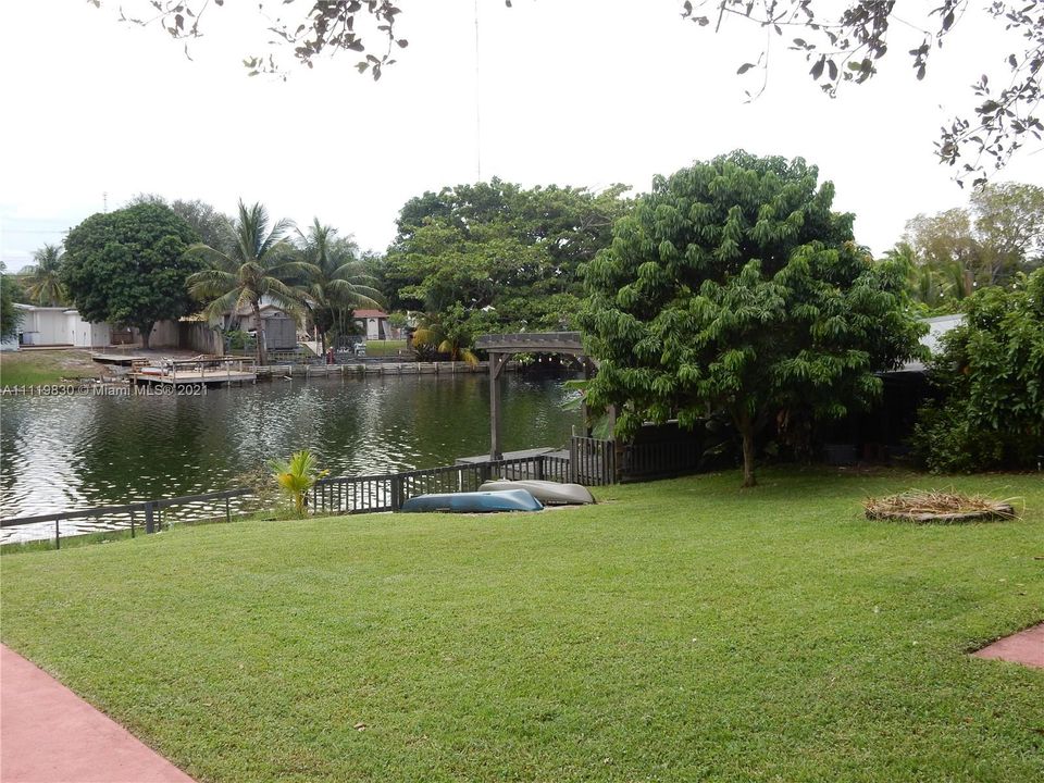 Recently Sold: $480,000 (3 beds, 2 baths, 1922 Square Feet)