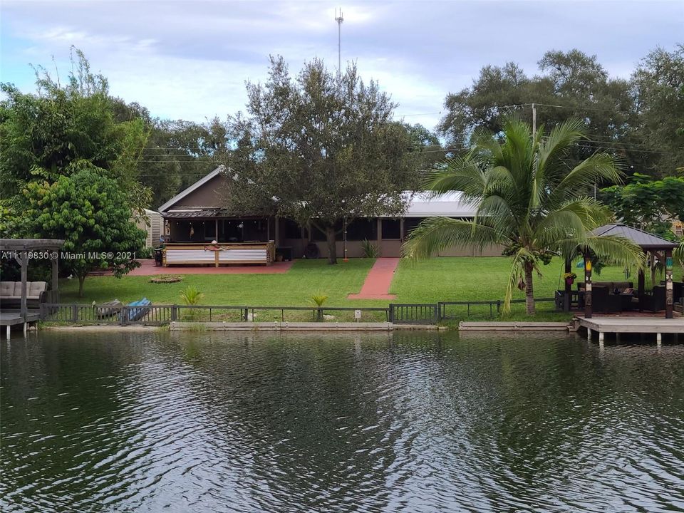 Recently Sold: $480,000 (3 beds, 2 baths, 1922 Square Feet)