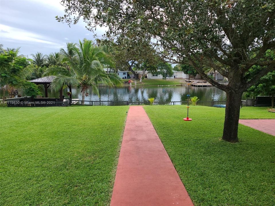 Recently Sold: $480,000 (3 beds, 2 baths, 1922 Square Feet)