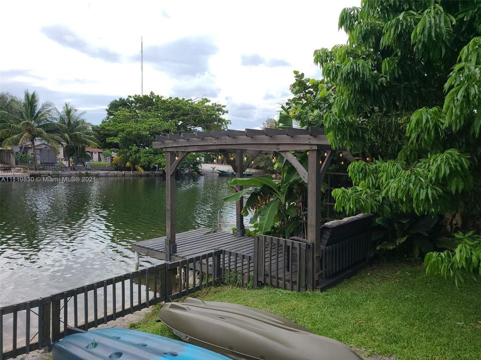 Recently Sold: $480,000 (3 beds, 2 baths, 1922 Square Feet)