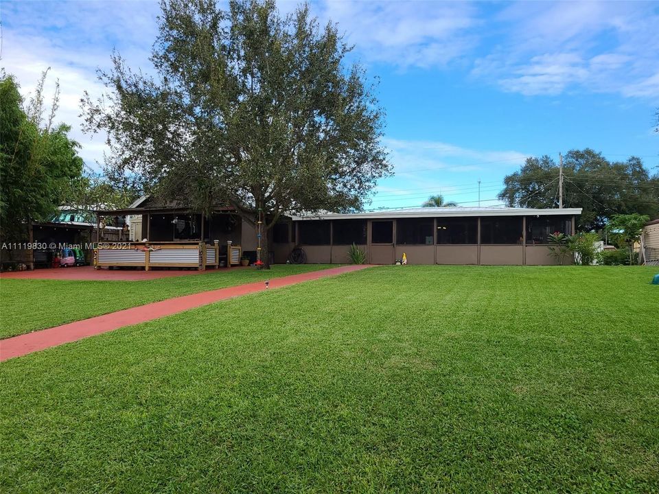 Recently Sold: $480,000 (3 beds, 2 baths, 1922 Square Feet)