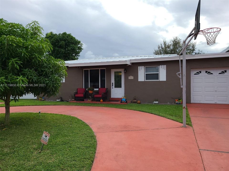 Recently Sold: $480,000 (3 beds, 2 baths, 1922 Square Feet)