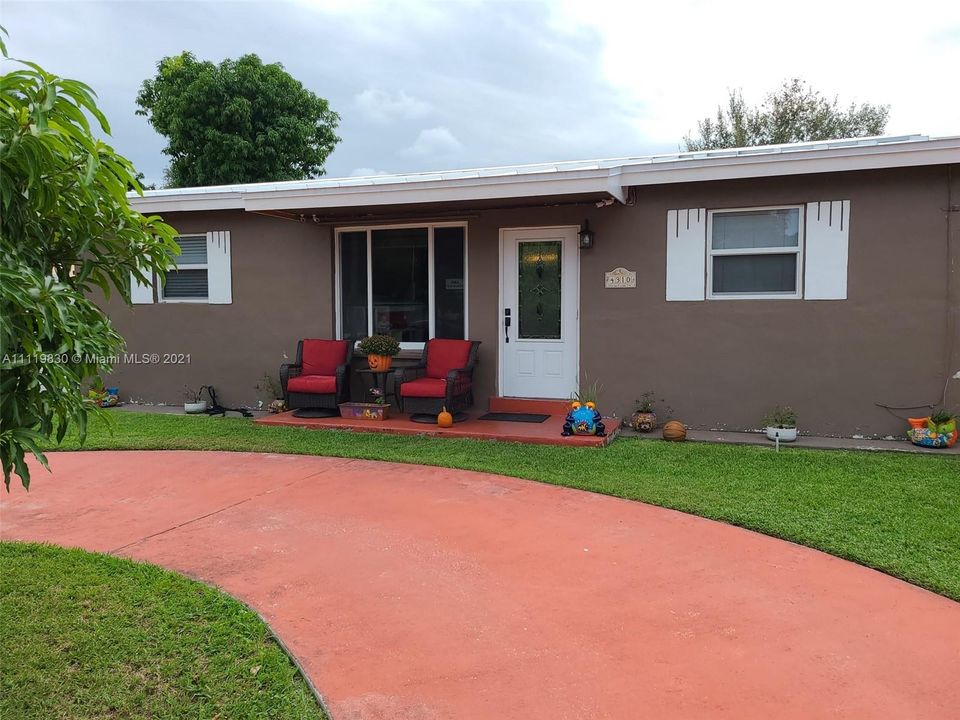 Recently Sold: $480,000 (3 beds, 2 baths, 1922 Square Feet)